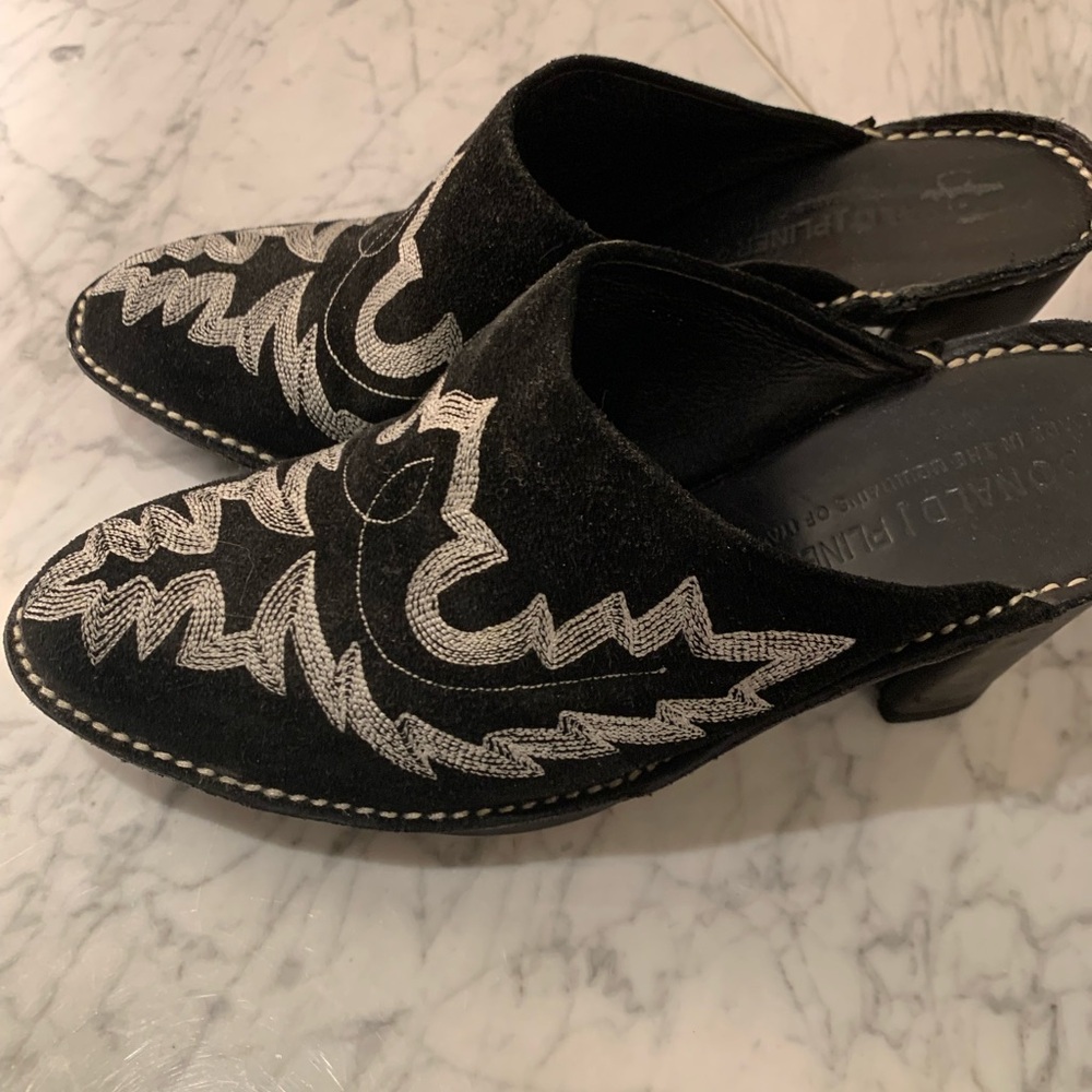 ❤️DONALD PLINER❤️ LEATHER EMBROIDERED MULES. GREAT CONDITION! - Picture 6 of 7